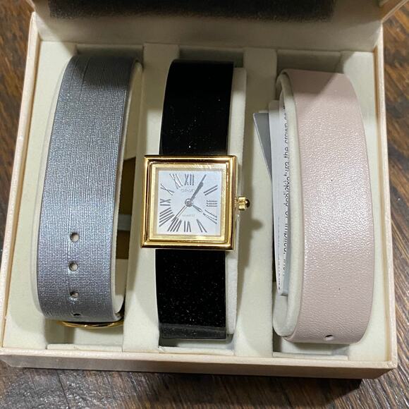 NEW IN BOX Gruen Watch with Additional Bands Square Watch Face Roman Numerals - Picture 4 of 4